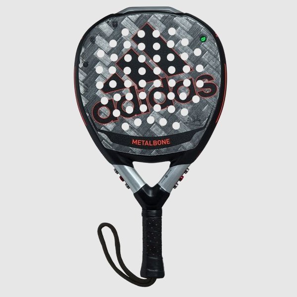 Adidas Metalbone 2021 är ett helt nytt padelracket från Adidas. Absolut toppracket i en rå design. Diamantformat med hög balans