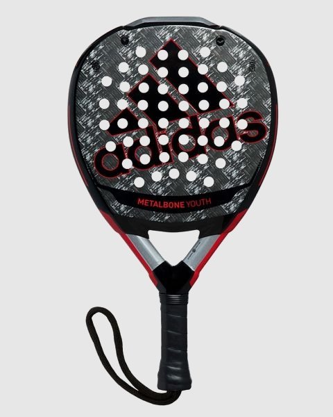 Adidas Metalbone Youth 2021 är en juniormodell av adidas toppmodell Metalbone, som stjärnan Ale Galan spelar med. Ett racket för de lite äldre juniorerna som gillar att slå hårt.