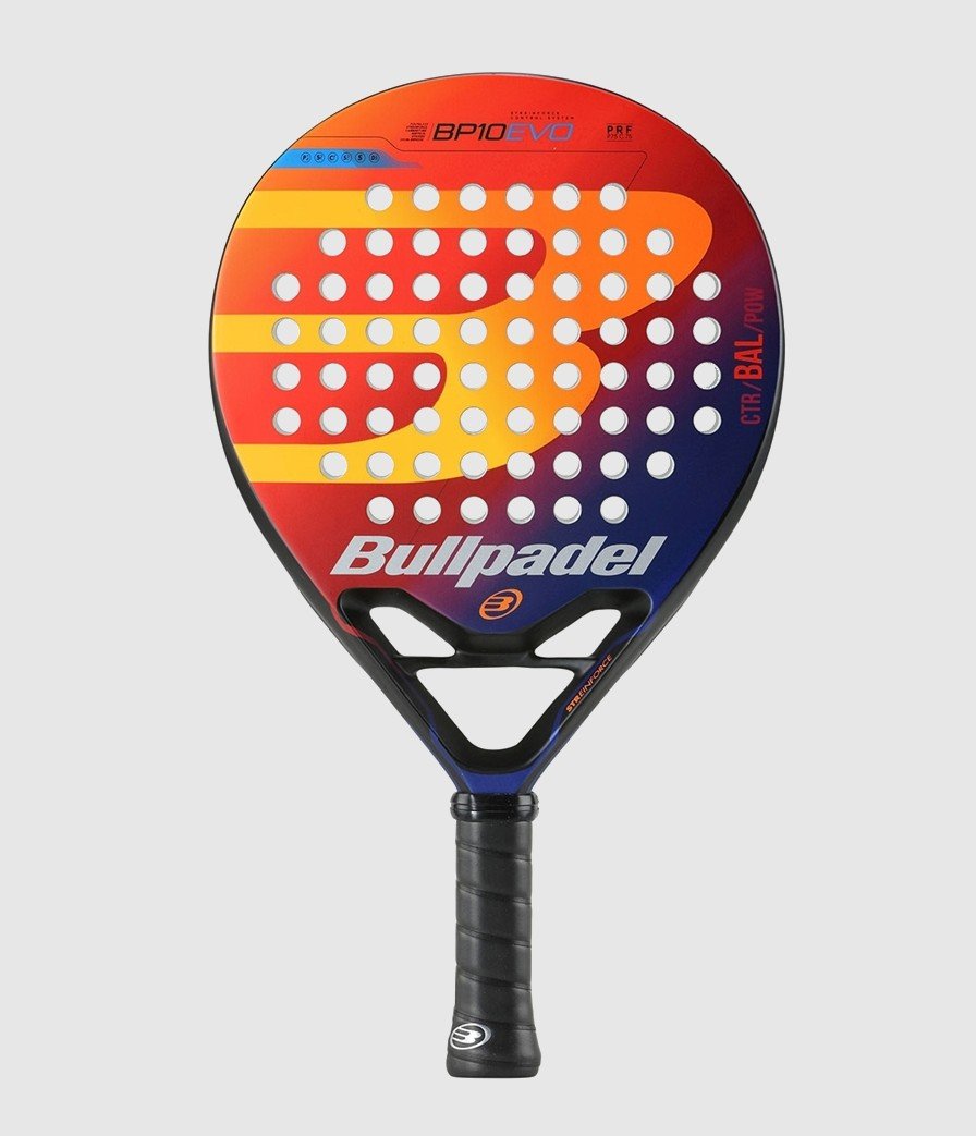 Bullpadel BP10 Evo 2021 är ett lättspelat padelracket för nybörjare och motionärer att utvecklas med. Mycket snygg design.
