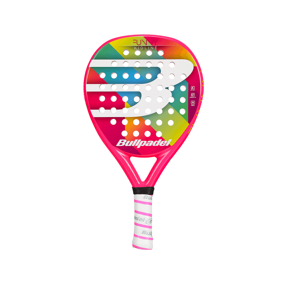Bullpadel Funny Girl 2021 är ett padelracket för de yngsta padelspelarna. Passar för barn mellan 4-7 år.