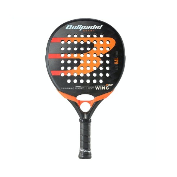 Bullpadel Wing Avant är ett rundformat padelracket som riktar sig till motionärer som söker kontroll i spelet.