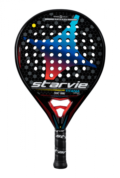 Nya varianten av StarVie Titania Kepler Pro för 2021 är ett rundformat racket med låg balans. Perfekt för motionären som vill utveckla sitt spel. Används av proffsen Bea González och Carolina Navarro Björk.