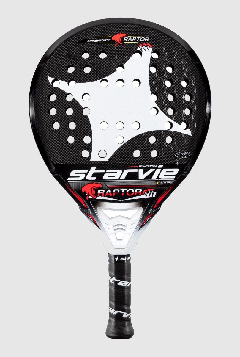 StarVie Raptor är ett rundformat padelracket med medelbalans som erbjuder explosiv fart trots sin form. Populär och snygg modell med struktur på ytan.