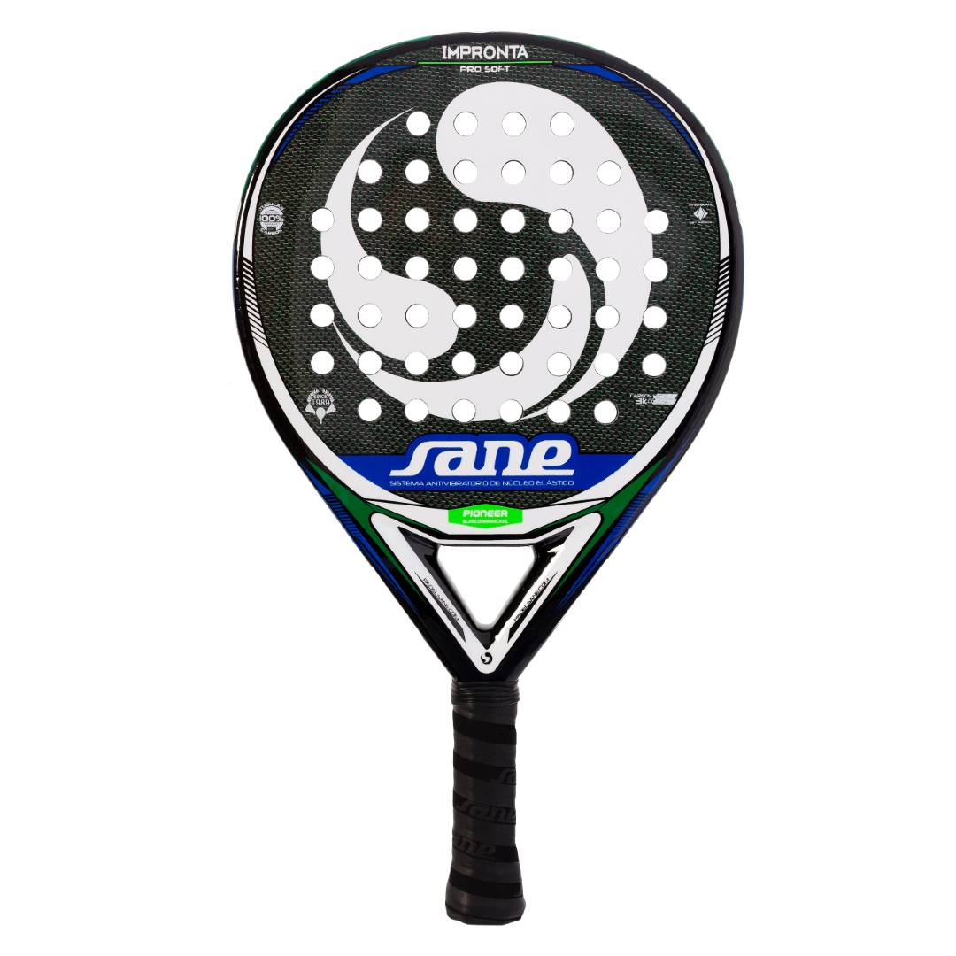 Sane Impronta Pro Carbon Soft 2021 är ett lättspelat padelracket med fin kontroll. Inte det kraftfullaste racket.