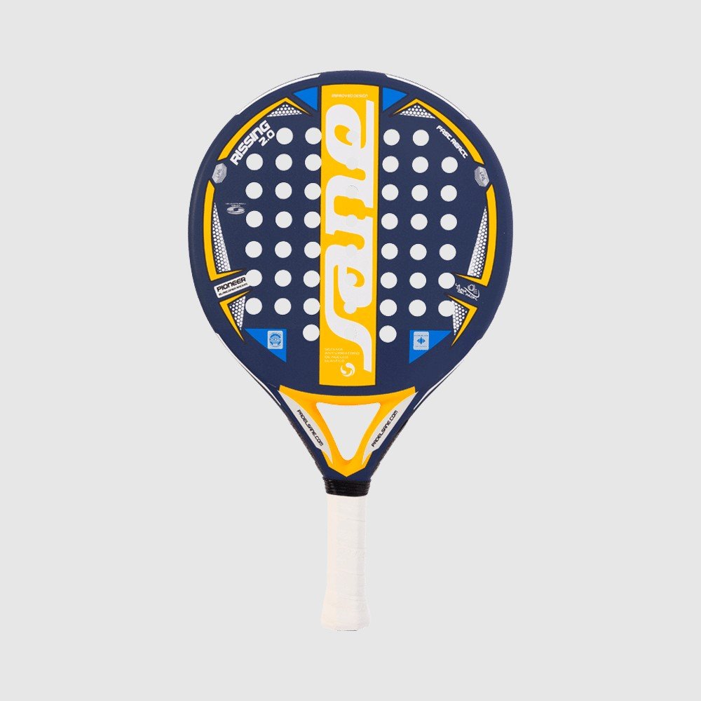 Sane Rissing 2.0 Fast React 2021 är ett optimalt padelracket för nybörjare. Lättspelat och skonsamt.