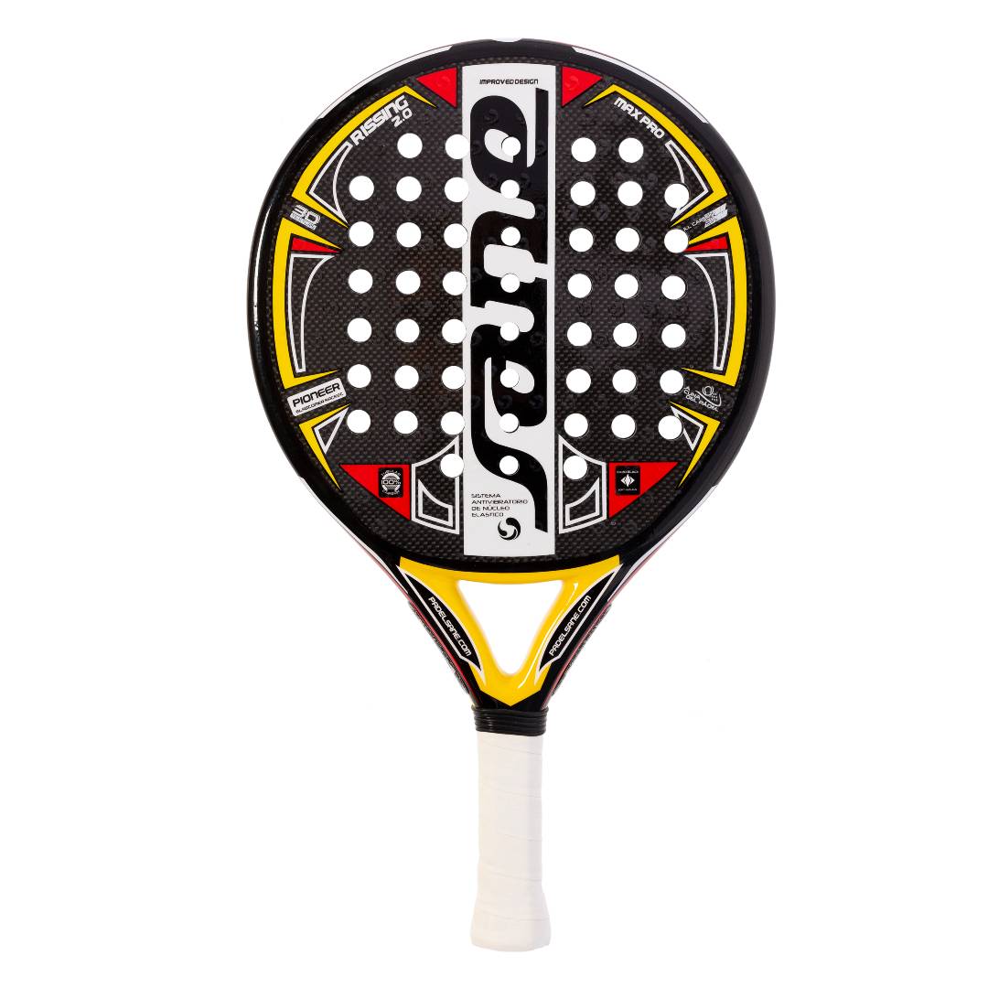 Sane Rissing 2.0 Max Pro 2021 är ett runt padelracket som passar en bred massa av spelare. Populär modell till ett bra pris.