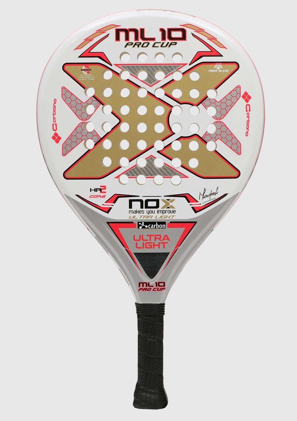 NOX ML10 Pro Cup Ultra Light 2021 är en superlätt variant av det ikoniska padelracket NOX ML10 Pro Cup. Ett bra alternativ för de yngre spelarna eller om man som vuxen har bekymmer med armbågen.