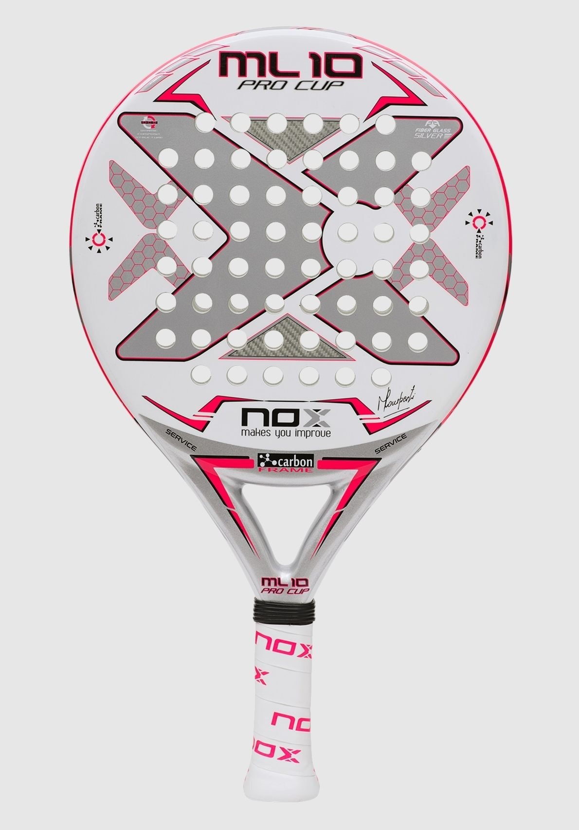 NOX ML10 Pro Cup Silver är en lättare variant av det klassiska padelracket ML10 Pro Cup. Denna modellen riktar sig till damer. Men passar även herrar som vill ha ett lättare racket.