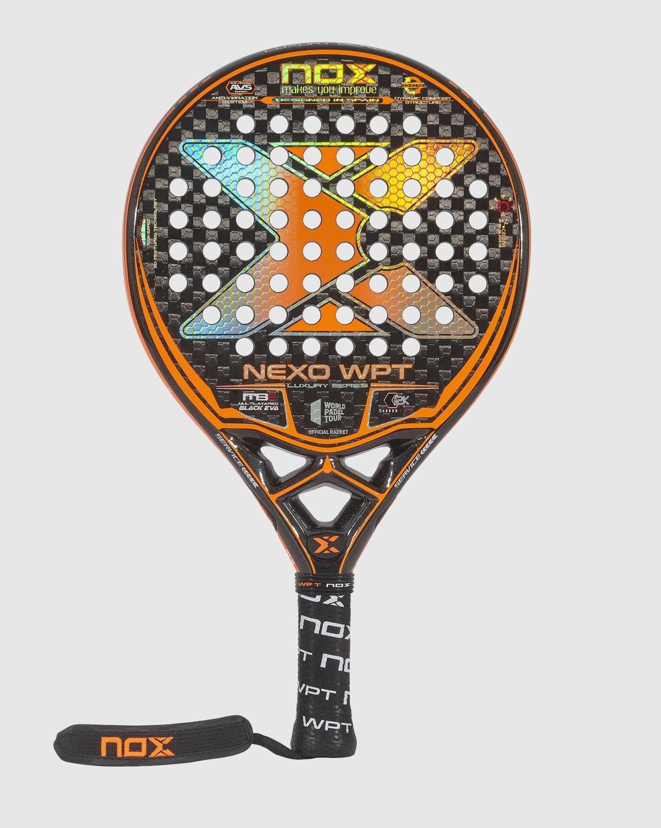 NOX Nexo WPT Luxury 2021 är ett kontrollinriktade padelracket med mycket fina defensiva egenskaper. Styvt och stabilt rakt igenom.