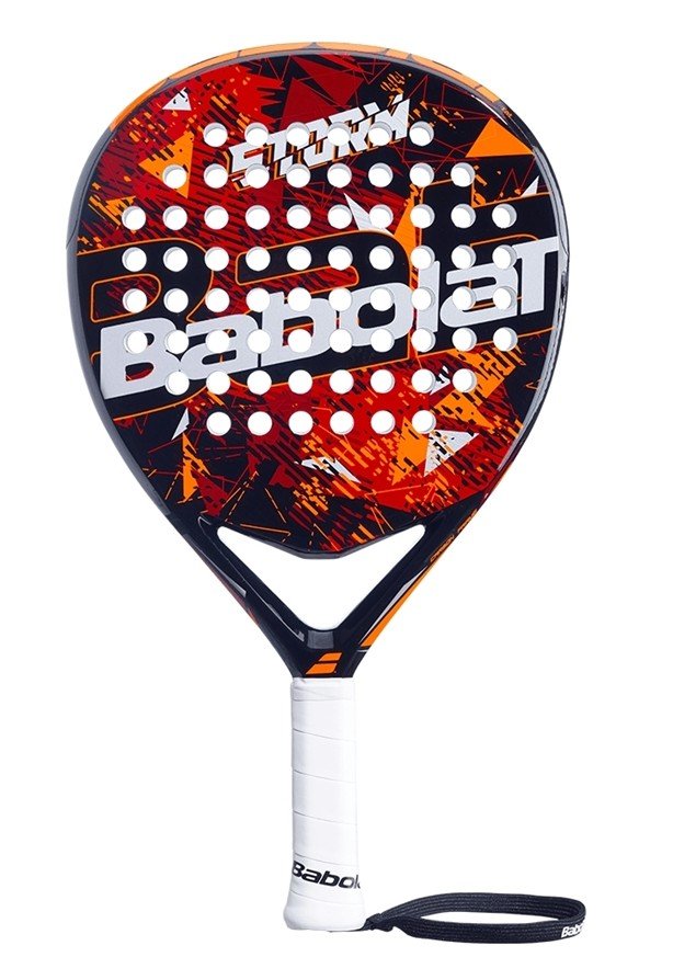 Babolat Storm 2021 är ett droppformat och billigt padelracket som passar perfekt för lite nyare spelare. Vikten är dessutom låg.