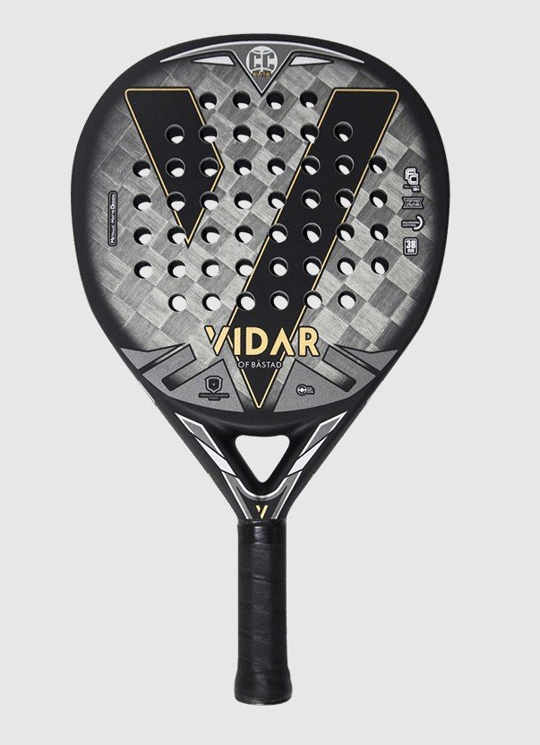 Vidare of Båstad CC Elite 2021 är ett kraftfullt droppformat padelracket som är framtaget för den offensiva spelaren som gärna avgör bollarna.