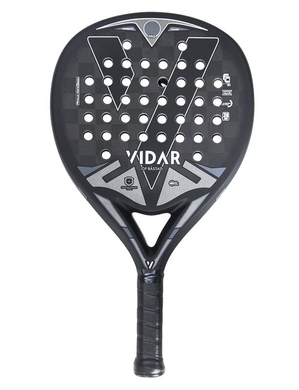 Vidar of Båstad CC Pro är ett allround padelracket som är ett riktigt bra val om du spelar med en mix av kontroll och kraft i slagen.