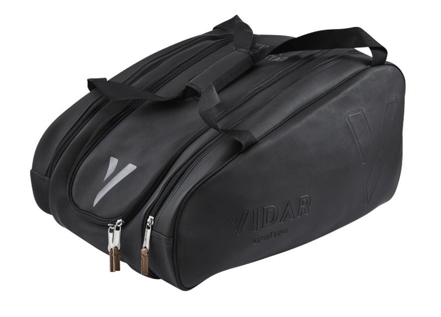 VIdar of Båstads Padel bag, en riktigt snygg och stilren padelväska i PU läder. Separat skofack och gott om utrymme i väskan för padelrackets.