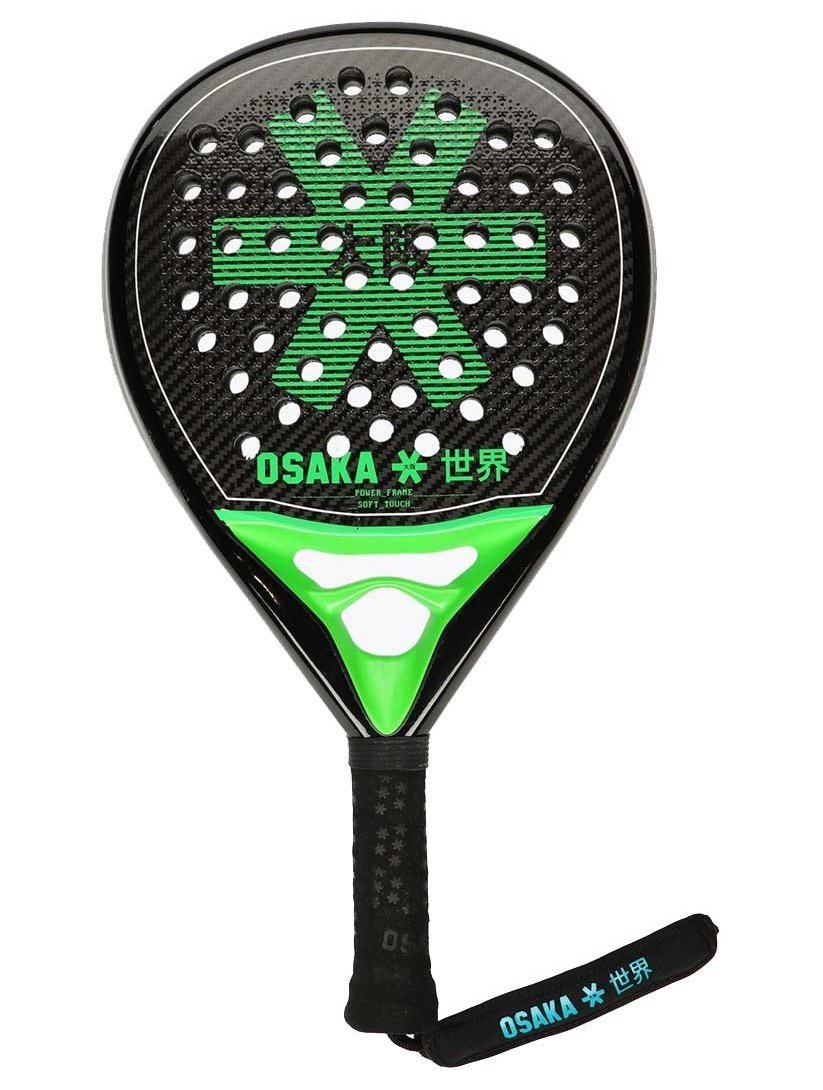 Osaka Pro Tour Power Soft är ett padelracket med påkostade materialval och en härlig mix av fart och kontroll i slagen tack vare sin droppform och medelbalans.