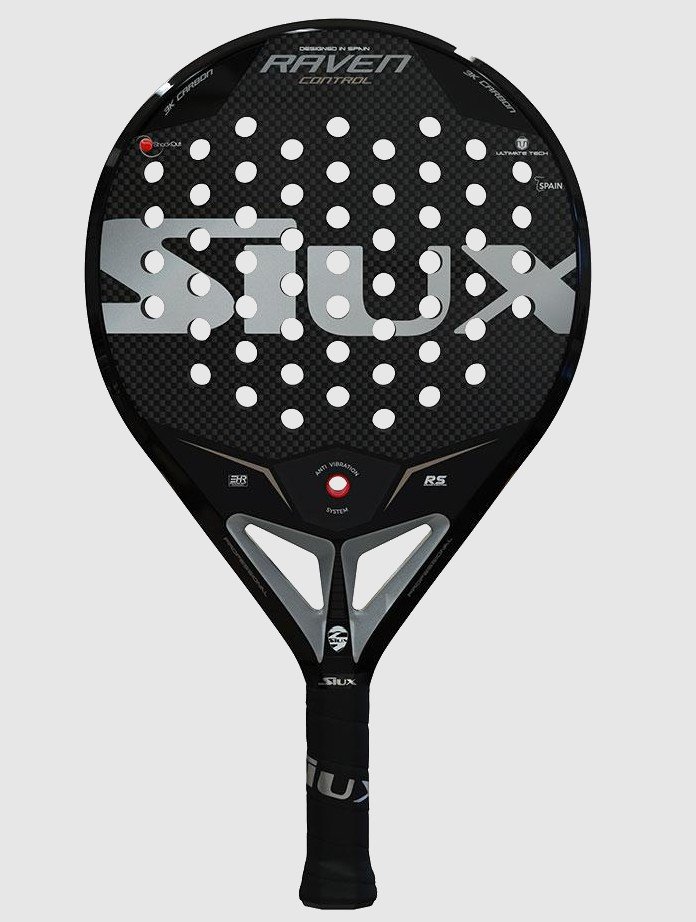 Siux Raven 3K Control 2021 är ett rundformat padelracket med fokus på kontroll, precision och hög komfort i slagen. Ett oerhört kompetent racket i defensiven som låter dig vara tålmodig i ditt spel.