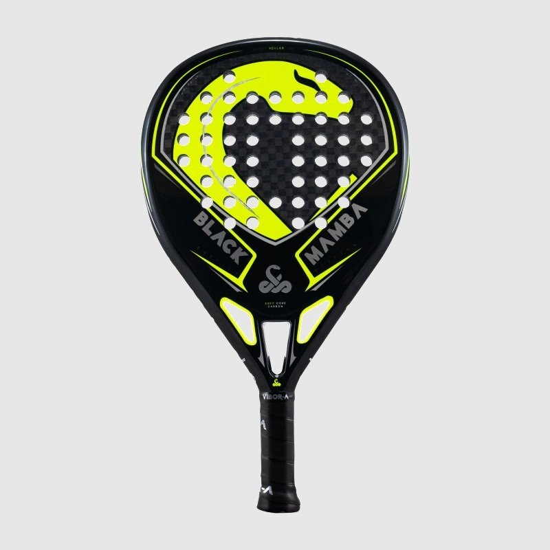 Vibor-A Mamba Liquid Edition 2021 är ett droppformat padelracket med mycket fina allroundegenskaper.