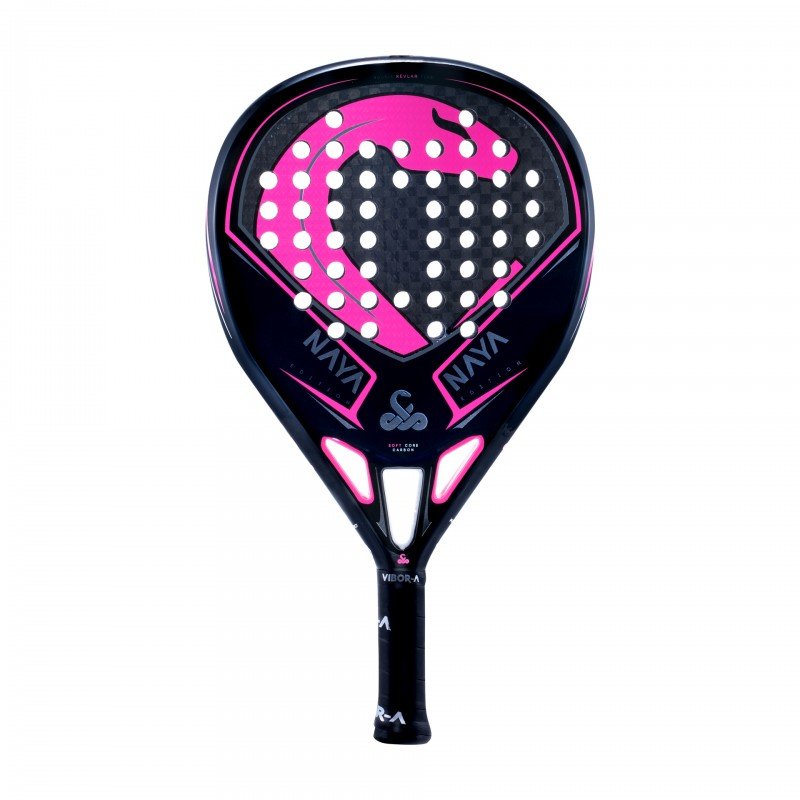 Vibora-A Naya Liquid Edition 2021 är ett droppformat padelracket med optimala allroundegenskaper. Vikten är lite lägre än standard för att passa perfekt för damer. Bäst i test 2021 bland padelracket för damer enligt oss.