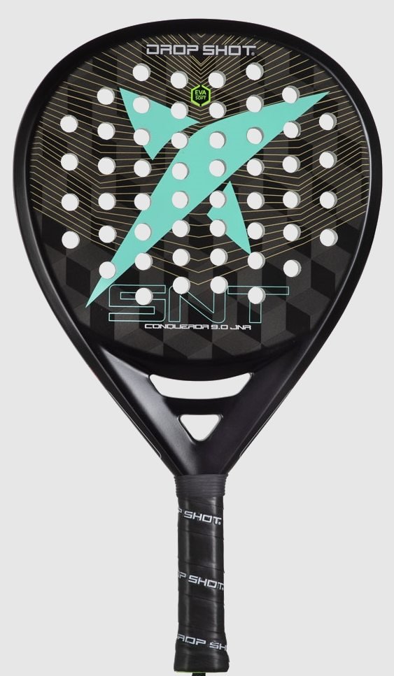 Drop Shot Conqueror 9.0 Junior 2021 är ett droppformat padelracket för barn och juniorer. Perfekt att starta sin padelkarriär med.