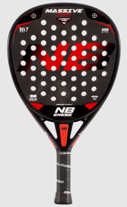 Enebe Massive Attack 2021 är ett diamantformat padelracket med ett snyggt utseende. Skön bolltouch och en explosiv bollträff vid hårda slag.