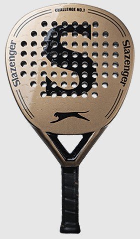 Slazenger Padel Challenge No.1 test, recension, review, omdöme - Med inspiration från Björn Borgs tennisracket har Challenge No.1 en häftig historia. Det relativt styva racket erbjuder både hög fart och fin kontroll i slagen.