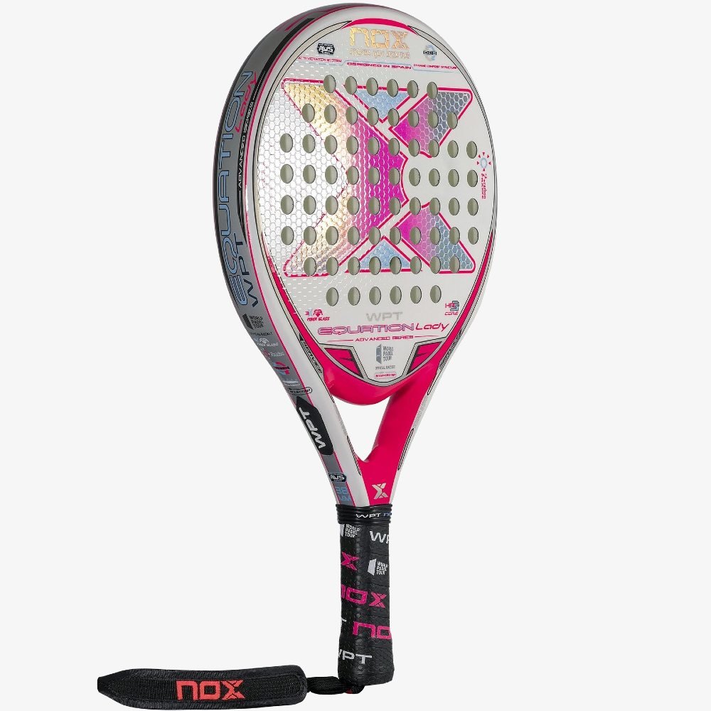 NOX Equation Lady WPT Edition 2022 recension och test. Detta är racket för dig som vill ha en skonsam och lätt modell att utvecklas med. Perfekt för nybörjare och motionärer.