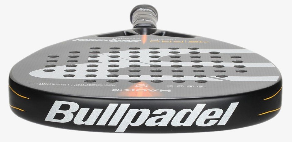 Bullpadel Hack JR junior 2022 test, review, omdöme. Bild som visar den släta slagytan på Hack Junior.
