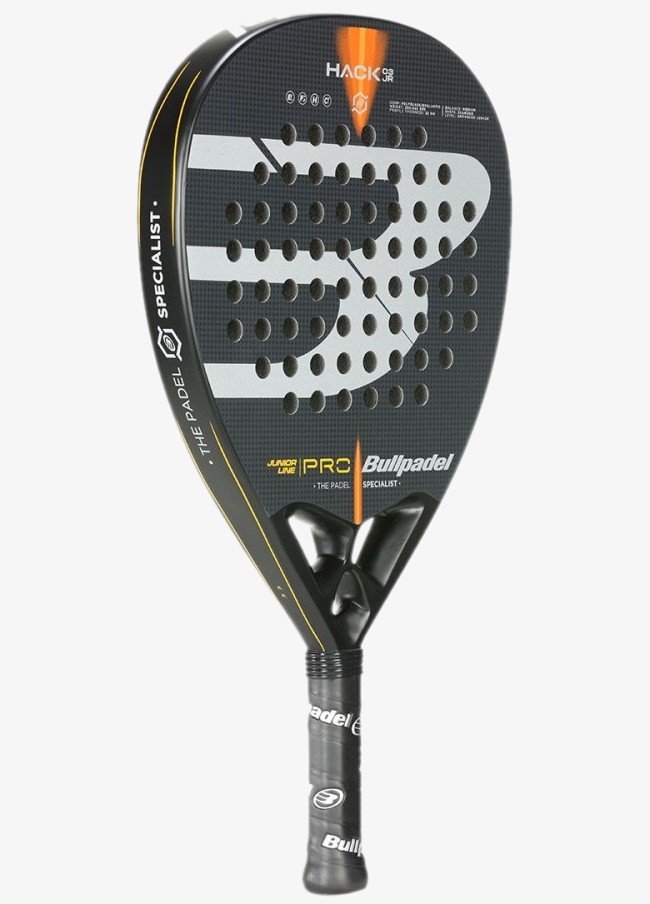 Bullpadel Hack JR junior 2022 test, recension, review. Denna offensiva modell passar barn och juniorer som gillar att spela aggressivt och avgöra bollarna.