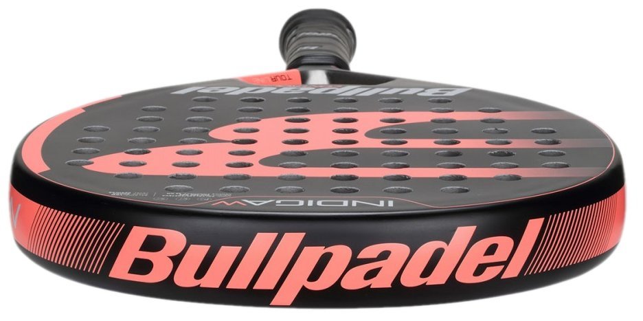 Bullpadel Indiga W 2022 test, recension och betyg. Ett lättspelat padelracket med låg vikt som passar damer och herrar med problem med padelarmbåge.