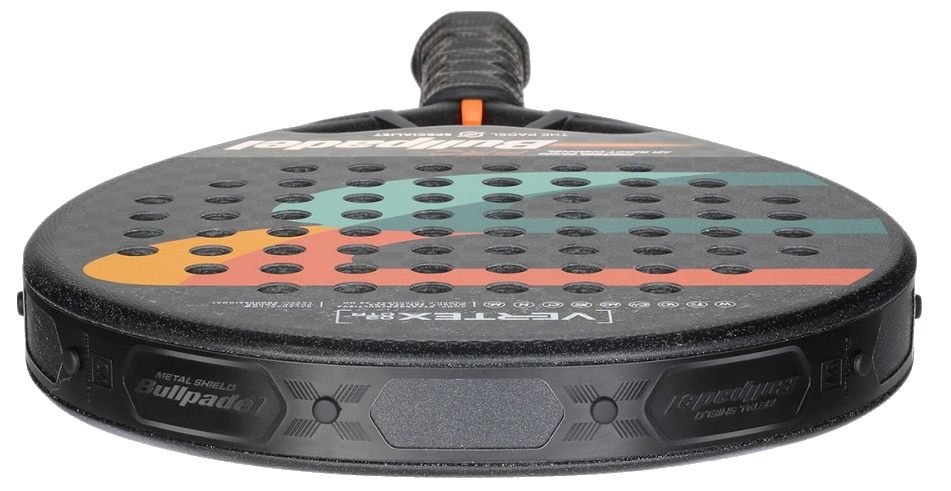 Bullpadel Vertex 03 CTR 2022 betyg, omdöme och test. Här ser man den populära och omtyckta sandpappersytan.