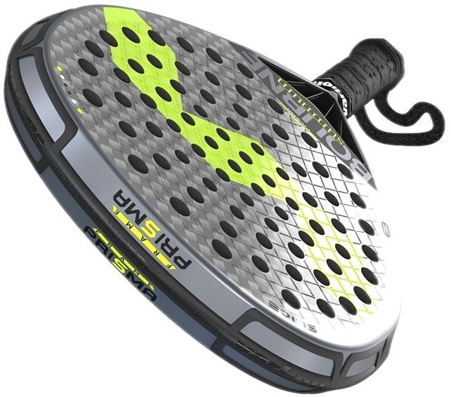 Varlion Bourne Summum Prisma 2022 review, test och recension. Detta kraftfulla padelracket erbjuder en fantastisk fart i slagen och bibehåller viss kontroll i slagen tack vare sin form.