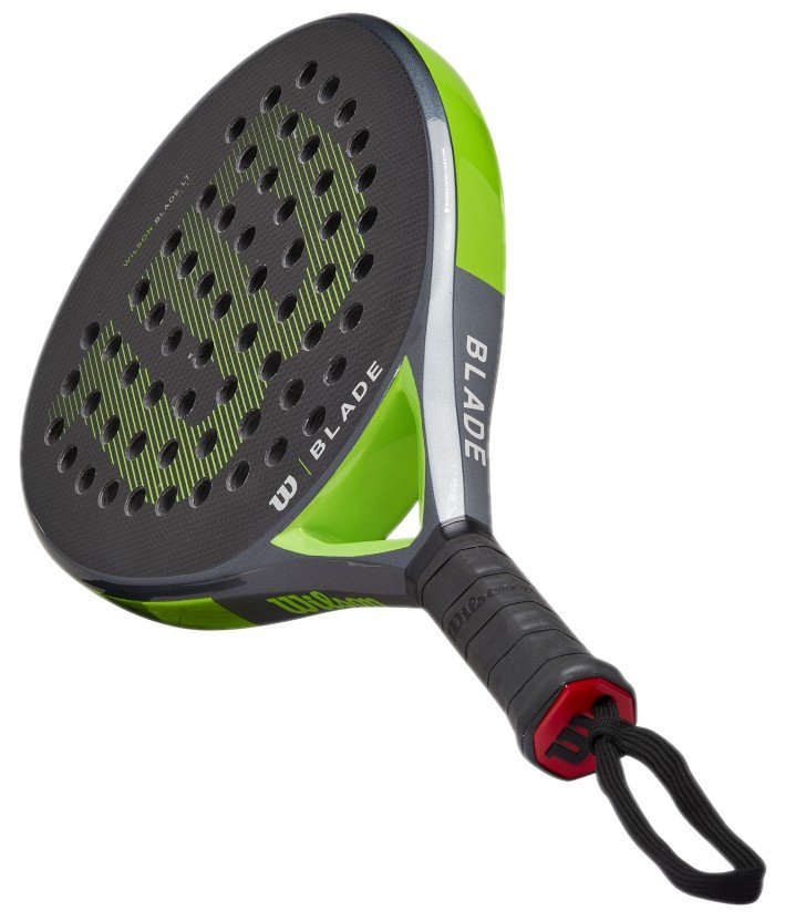 Wilson Blade LT 2022 omdöme, betyg. Här ser vi den ruggade ytan på Blade LT, som är ett mångsidigt padelracket.