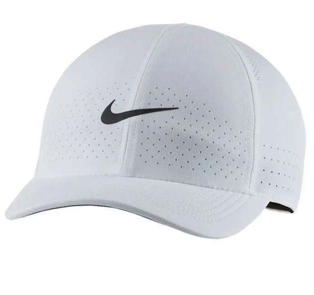 Nike Court AeroBill Advantage Padelkeps passar både på padelbanan och utanför. Bäst i test enligt oss.