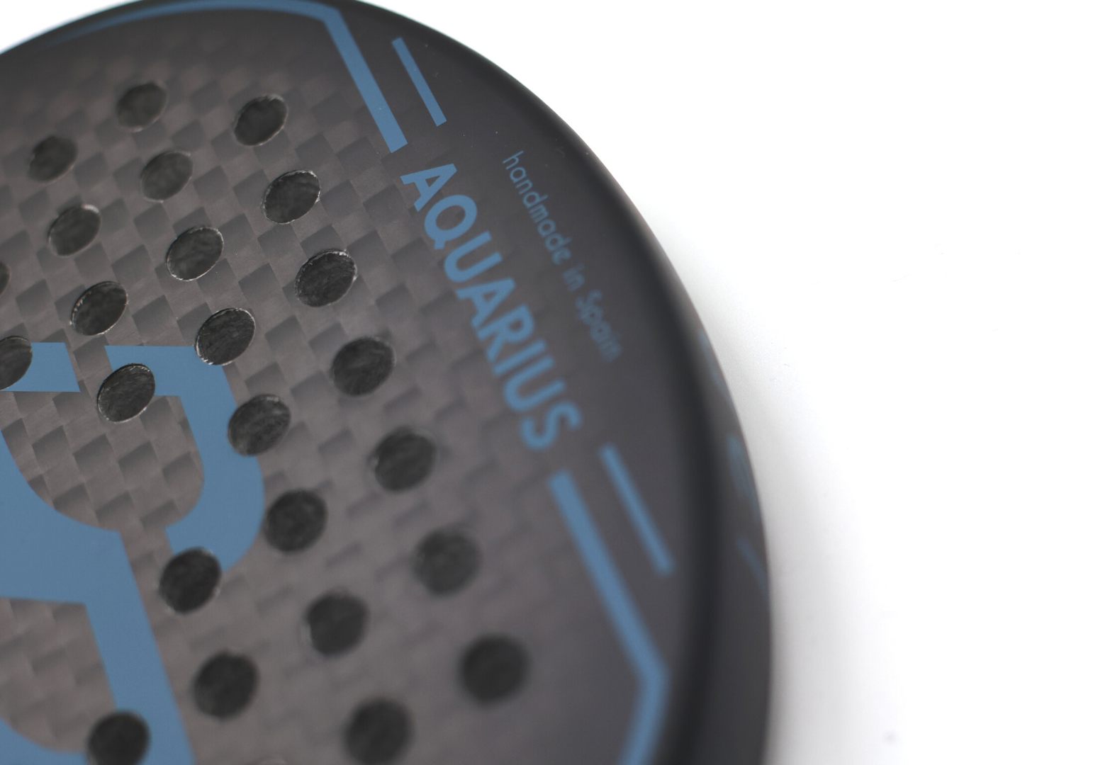 DoPadel Aquarius 2022 betyg, jämförelse, guide. Bild som visar texten "Made in Spain".
