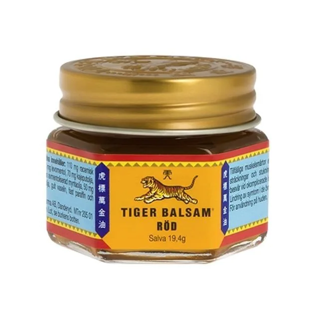 Tiger Balsam tar inte mycket plats och är bra för att mjuka upp stela muskler innan padel.