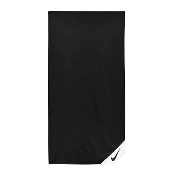 Nike Cooling Towel är en svalkande handduk som med fördel kan ges bort i present till padelspelaren.