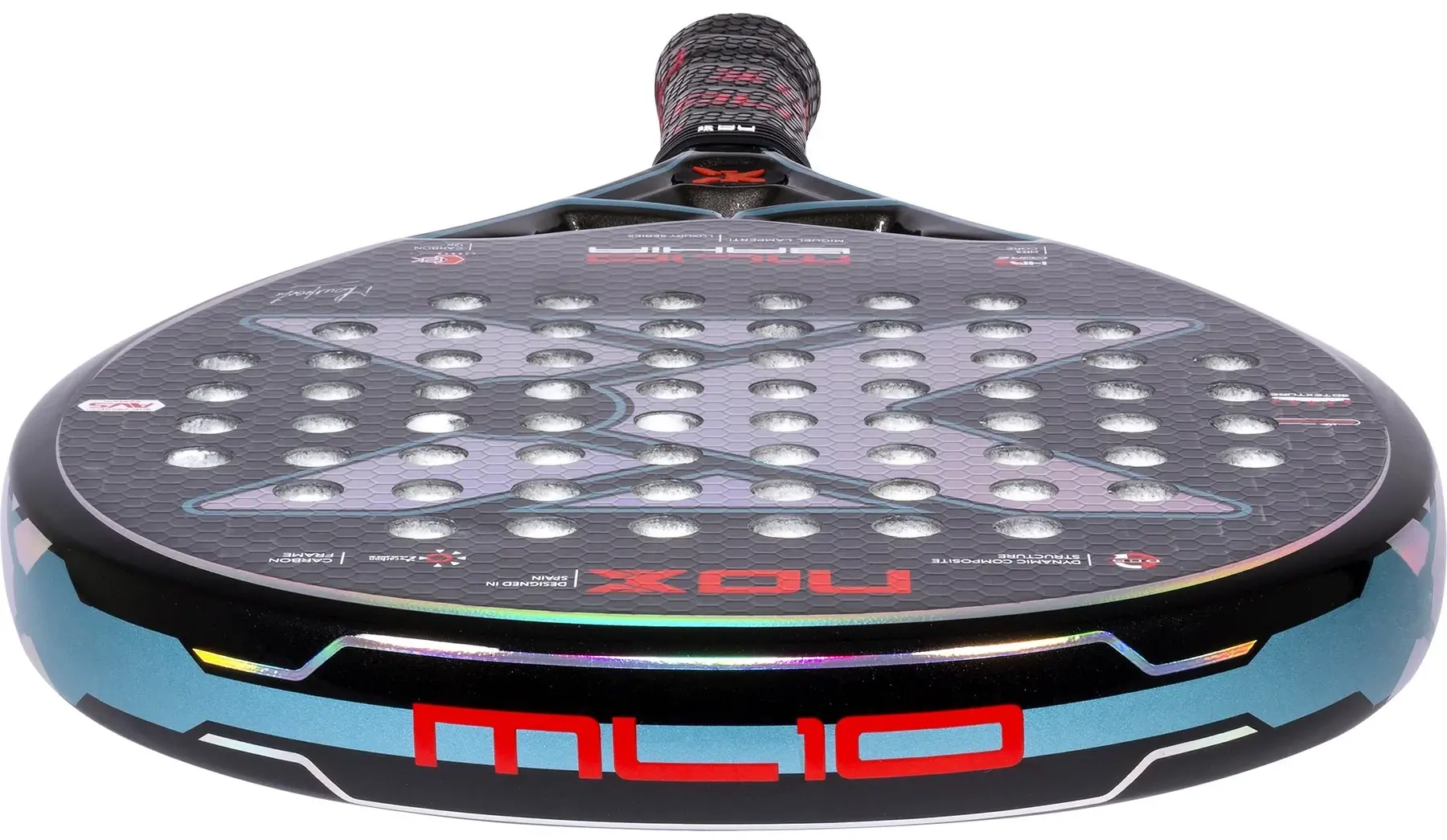 Ytan på padelracket NOX ML10 Luxury Bahia 2023, som har ett räfflat mönster för optimal skruv.