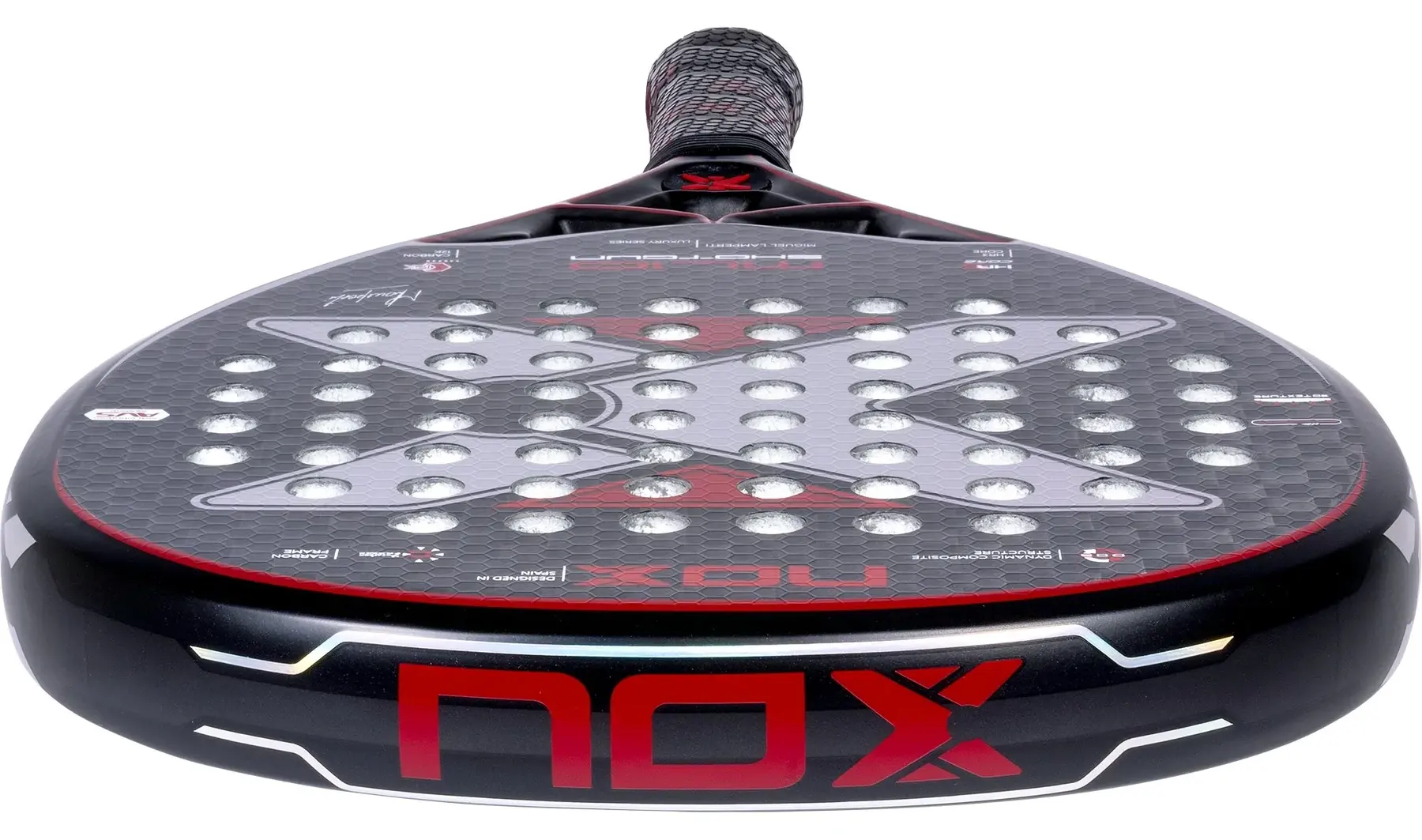 Ytan på padelracket NOX ML10 Luxury Shotgun 2023, det har en struktur för extra bett i bollen.