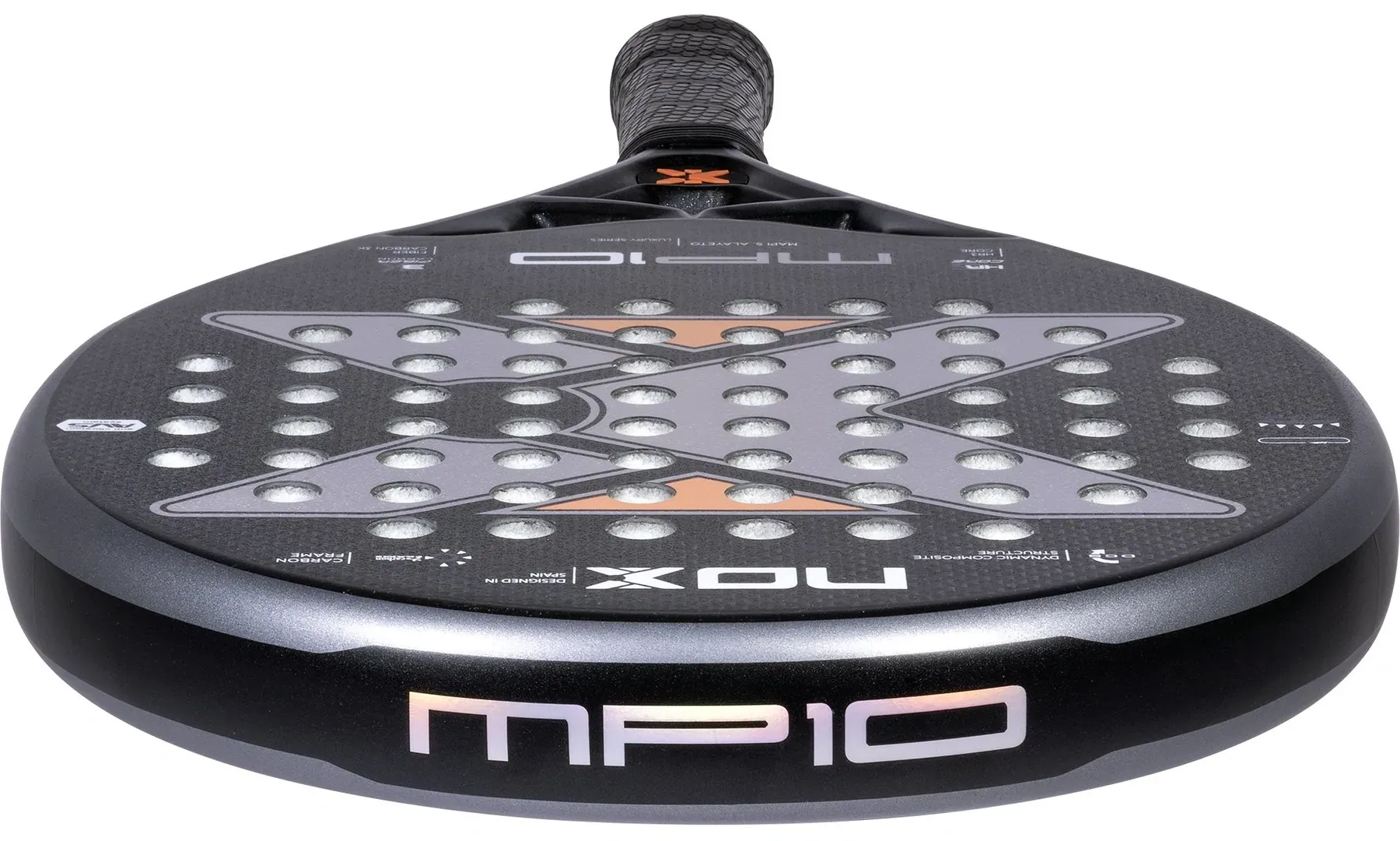 Ytan på racket NOX MP10 Luxury 2023, här syns den räfflade strukturen.