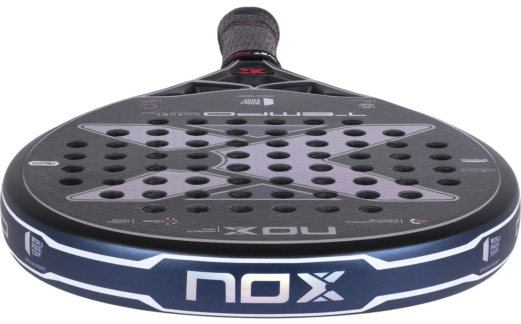Slagytan hos NOX Tempo WPT 2023, som är räfflad för att generera mer skruv i slagen.