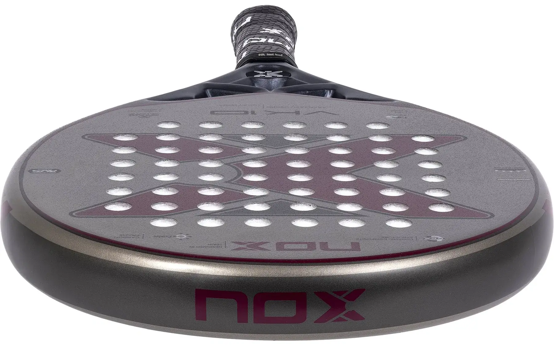 Slagytan på padelracket NOX VK10 Luxury 2023, det har en struktur för extra skruv på bollen.
