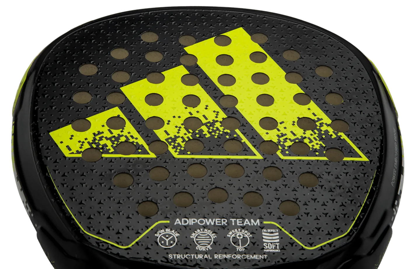 Slagytan på padelracket Adidas Adipower Team 2023, som är räfflad för mer effekt i skurna slag.