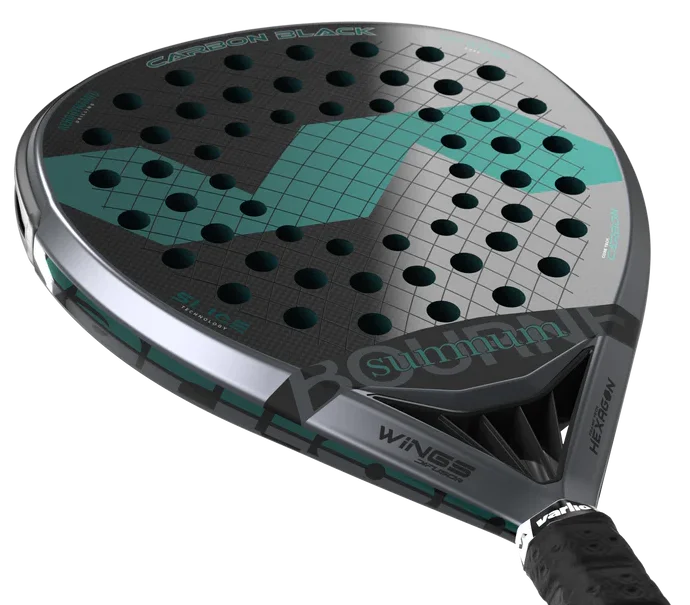 Varlion Bourne Summum Carbon Black 2023 passar många padelspelare som söker kraft och vill mixa in lite kontroll.