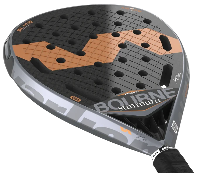 Närbild på padelracket Varlion Bourne Summum Prisma Airflow 2023 ytan.