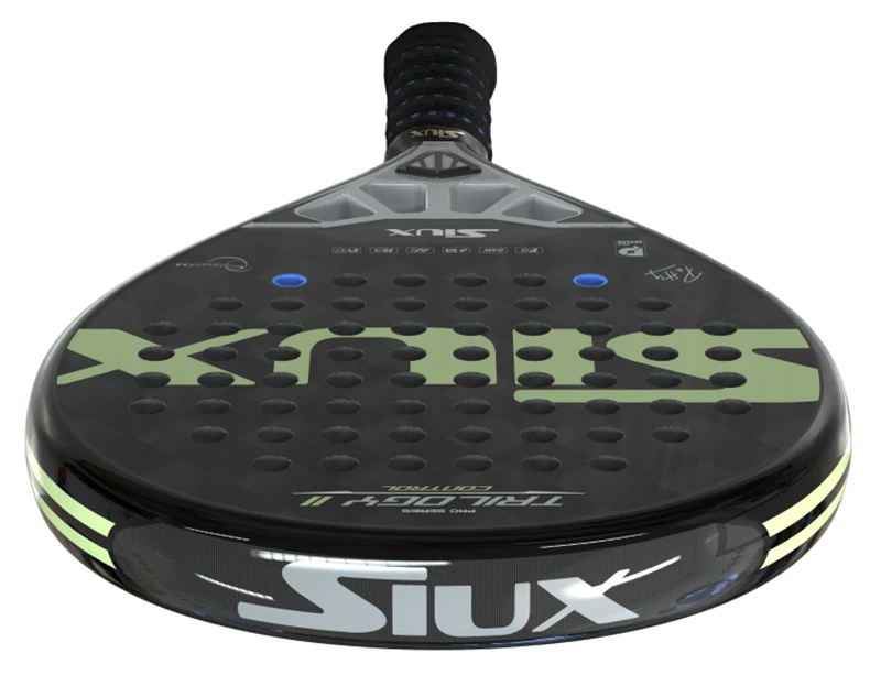 Den släta träffytan hos Siux Trilogy 2 Control.