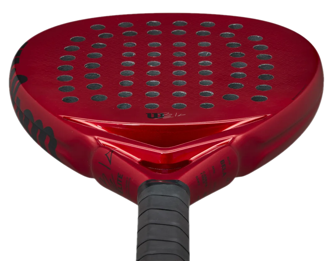 Här syns den räfflade strukturen på Wilson Bela Elite V2 2023.