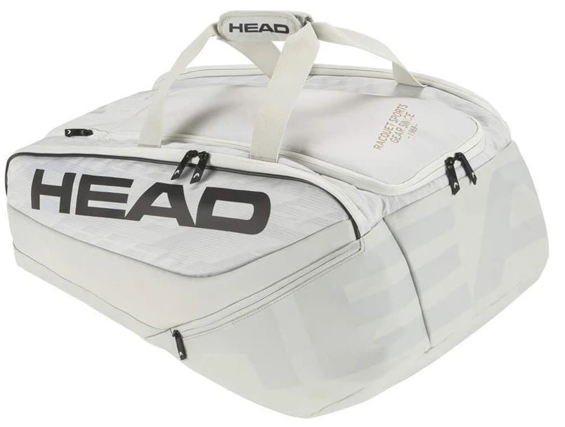 Head Pro X är en riktigt snygg padelväska i vit färg. Den ser påkostad ut och kommer bland annat med ett fack som har klimatkontroll för padelracken. En riktigt bra padelväska för dam.