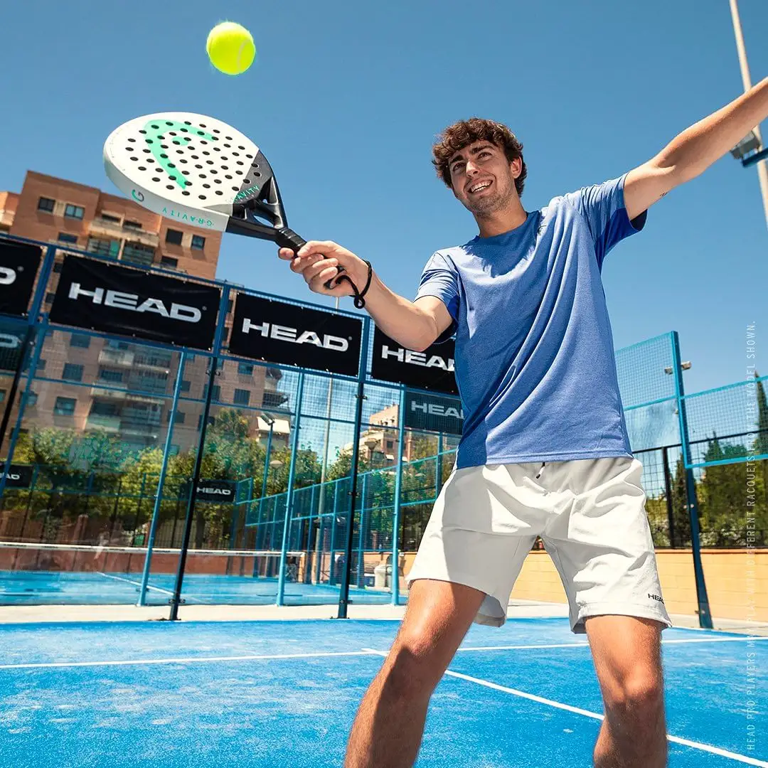 Edu Alonsos racket är HEAD Gravity Pro, som är en rundformad och lättspelad modell.