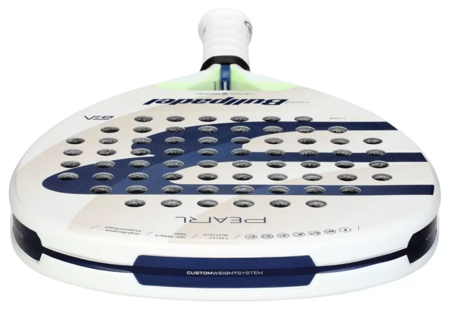 Ytan hos Bullpadel Pearl, som består av knotter för mer effekt i skurna slag.