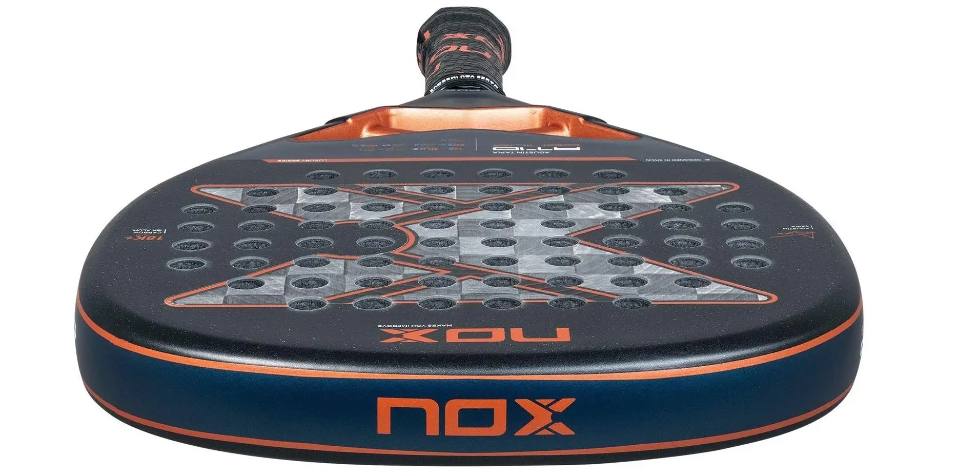 Slagytan på Nox AT10 Luxury Genius Attack 18K 2025 som är täckt med silica sand och 3D-mönster för maximal effekt i skurna slag.