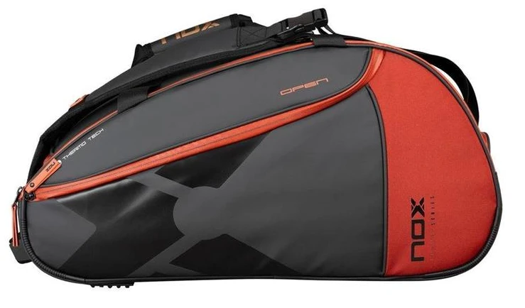 Nox Luxury Open Series är den bästa padelväskan i mellanklassen. Den ser riktigt snygg ut och har massor av användbara funktioner, som thermofack, skofack och sidofack.